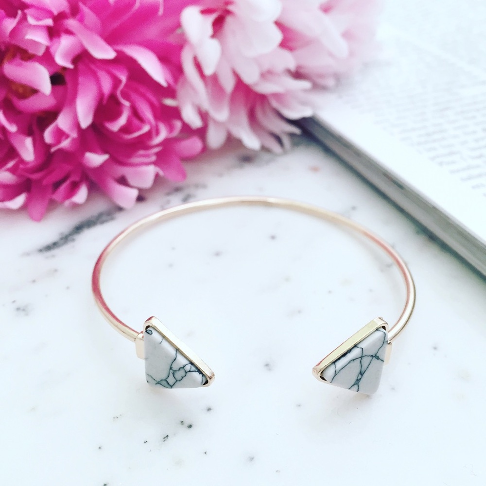 🆑 "Lucy" Bracelet || White Marble Triangle